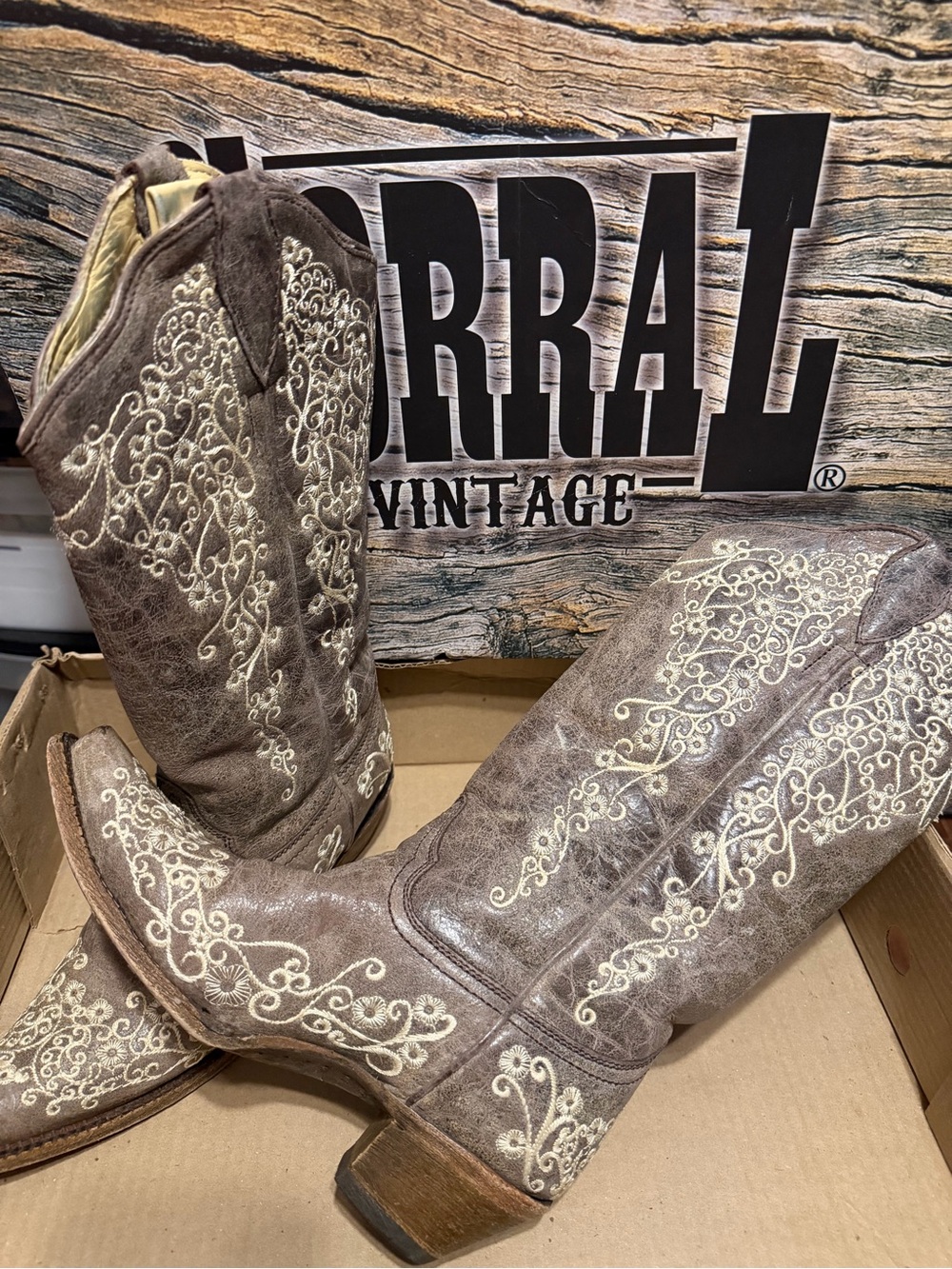 Corral Bone Embroidered Western Cowboy Boots